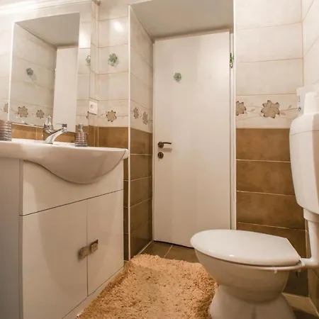 Amazing In W/ 1 Bedrooms *
