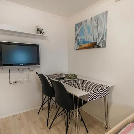 Amazing In W/ 1 Bedrooms Apartment